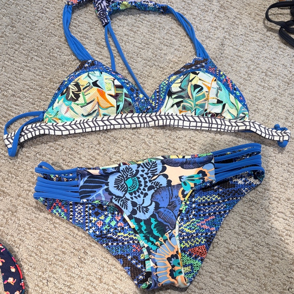 Floral Ruffle Bikini Set - Picture 2 of 3